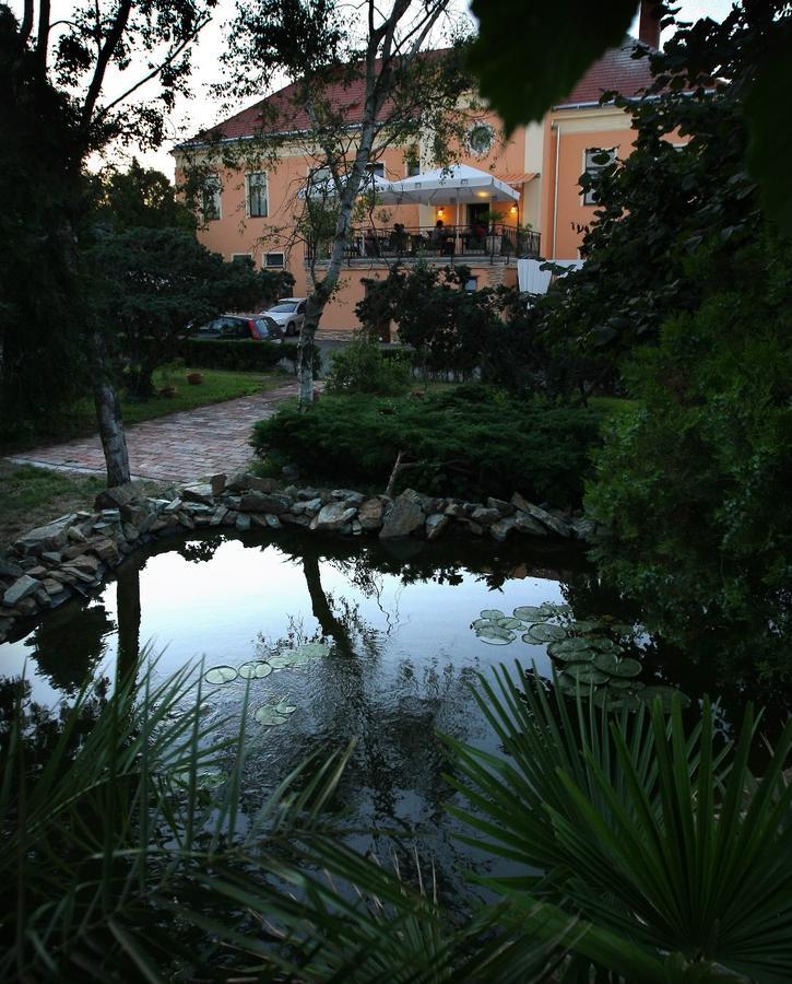 Bed and Breakfast Gőzmalom Étterem és Panzió Körmend Esterno foto