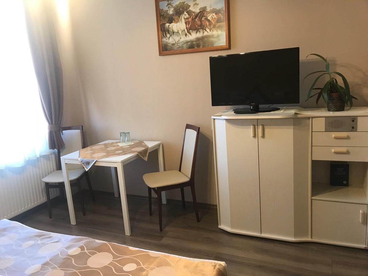 Bed and Breakfast Gőzmalom Étterem és Panzió Körmend Esterno foto