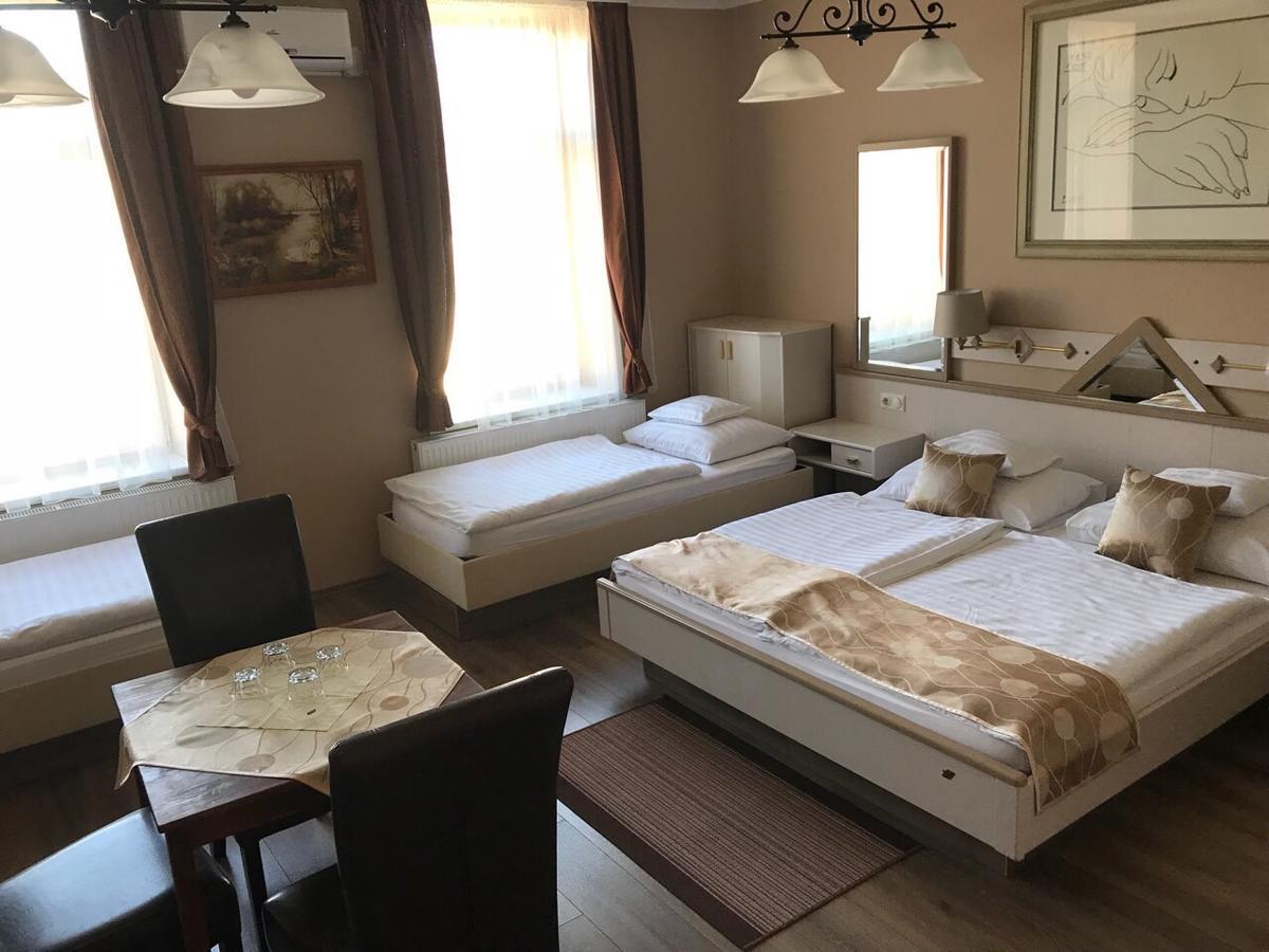 Bed and Breakfast Gőzmalom Étterem és Panzió Körmend Esterno foto