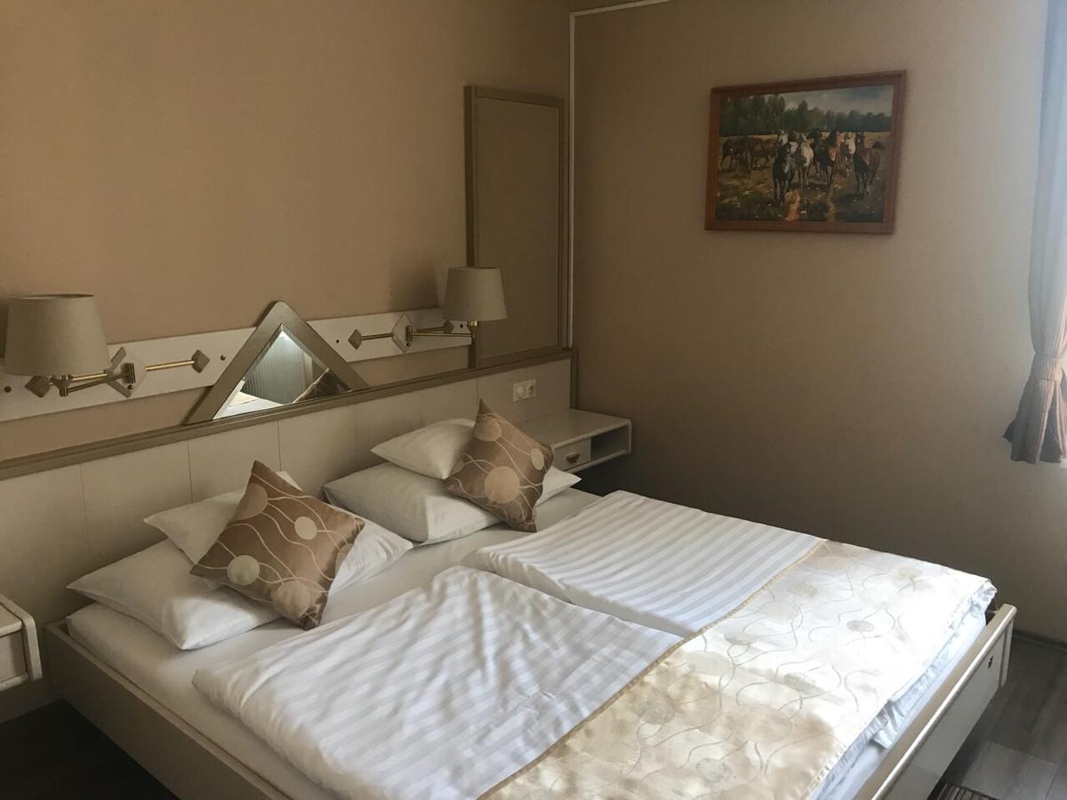 Bed and Breakfast Gőzmalom Étterem és Panzió Körmend Esterno foto