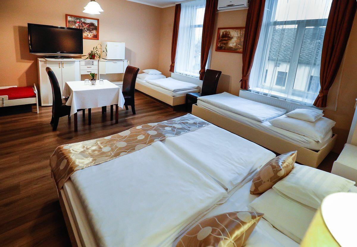 Bed and Breakfast Gőzmalom Étterem és Panzió Körmend Esterno foto