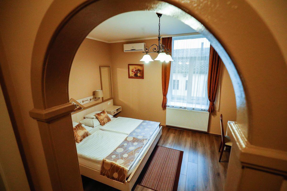 Bed and Breakfast Gőzmalom Étterem és Panzió Körmend Esterno foto
