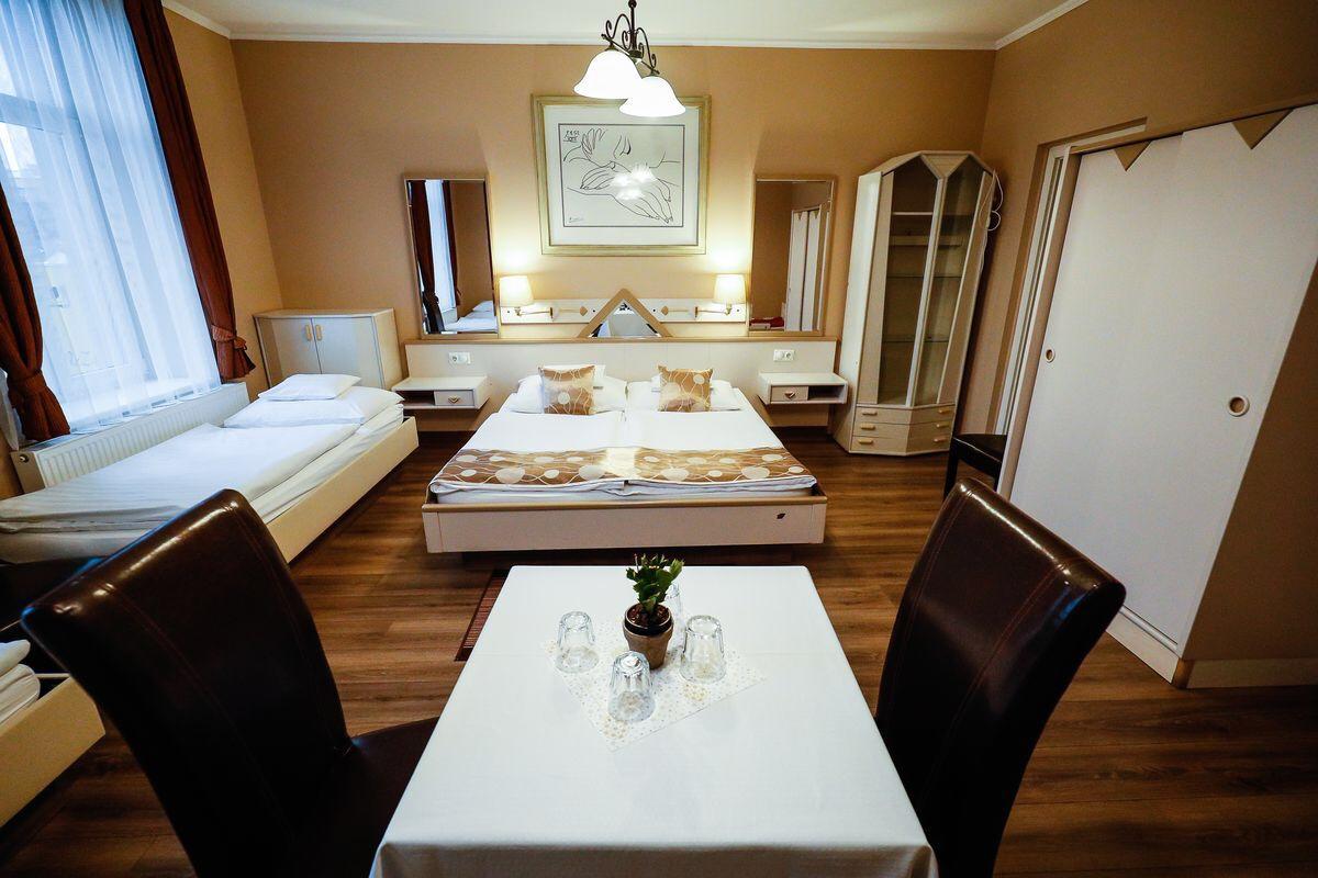 Bed and Breakfast Gőzmalom Étterem és Panzió Körmend Esterno foto